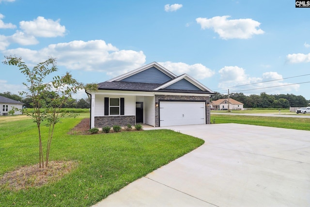 view of front of property featuring a front yard and a garage