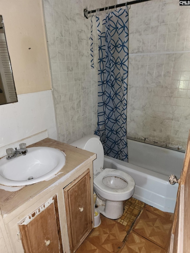 full bathroom with vanity, toilet, parquet floors, and shower / bath combo with shower curtain