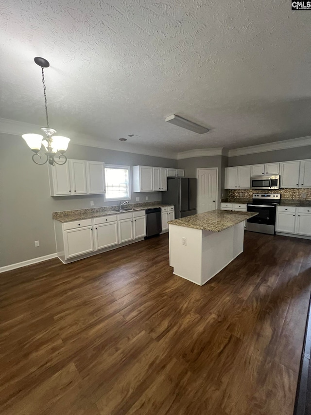 kitchen with dark hardwood / wood-style flooring, stainless steel appliances, decorative light fixtures, and a center island