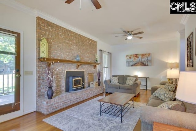 living room featuring crown molding, hardwood / wood-style flooring, and ceiling fan