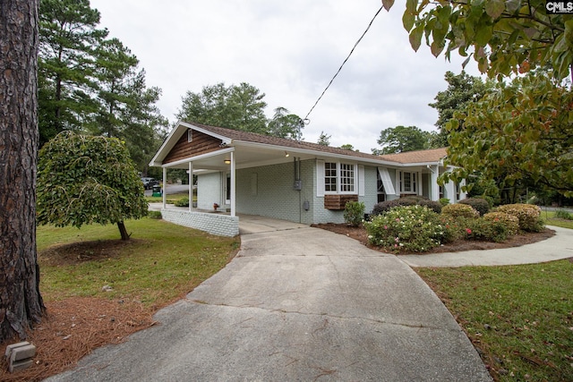 view of front of property with a carport and a front yard