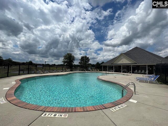 view of swimming pool featuring a patio