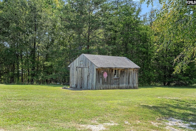 view of outdoor structure with a yard