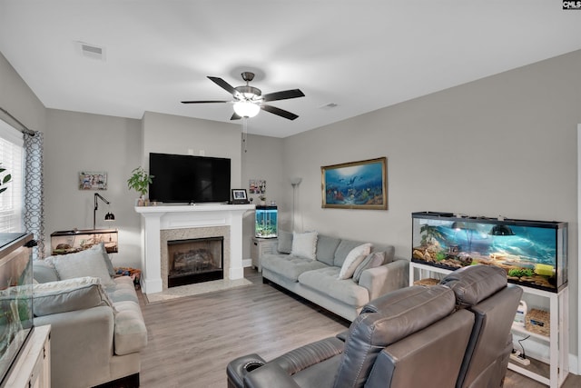 living room featuring light hardwood / wood-style floors and ceiling fan