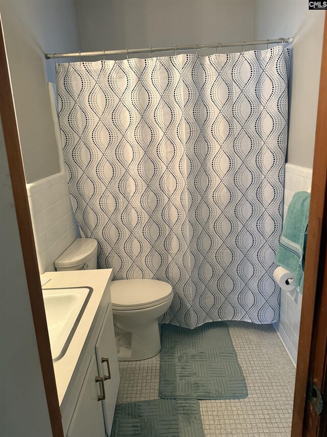 spare room with baseboards, a textured ceiling, dark wood-style floors, and visible vents