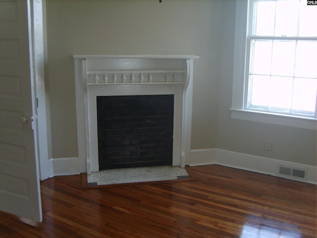 room details with hardwood / wood-style floors