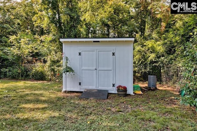 view of outbuilding with a yard