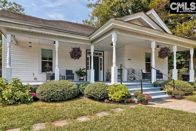 view of front facade with a porch and a front yard