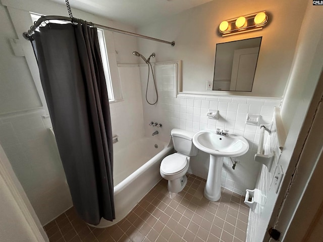 bathroom featuring tile walls, toilet, shower / bathtub combination with curtain, and tile patterned floors