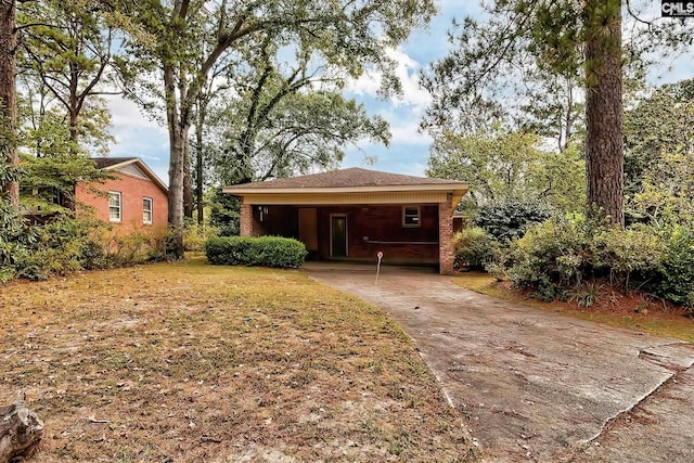 view of front of house featuring a carport