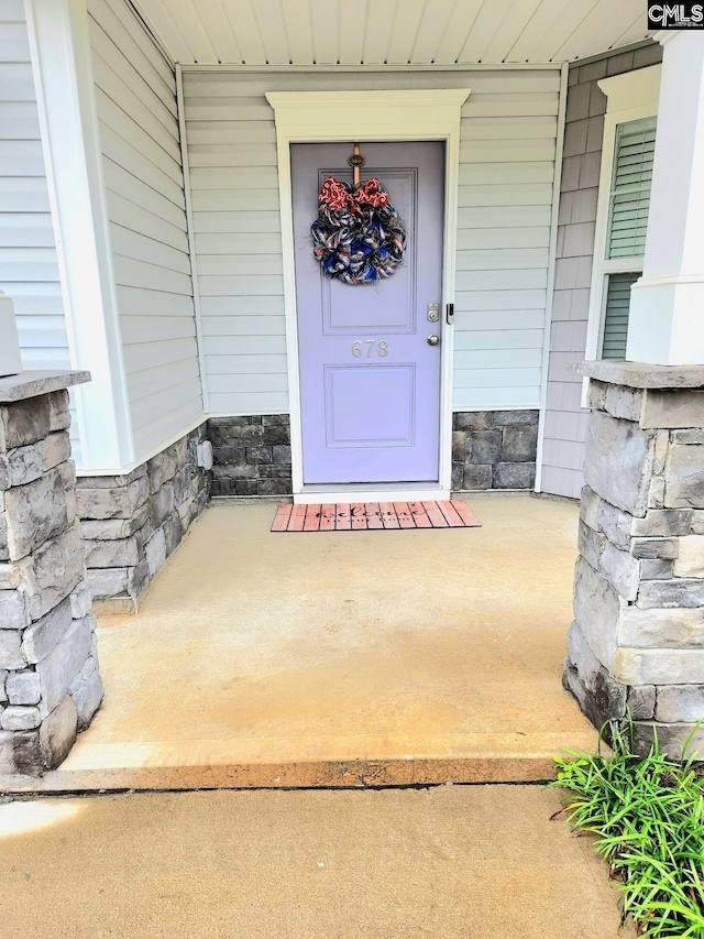 entrance to property featuring covered porch