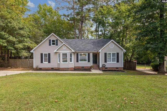 view of front of house featuring a front lawn