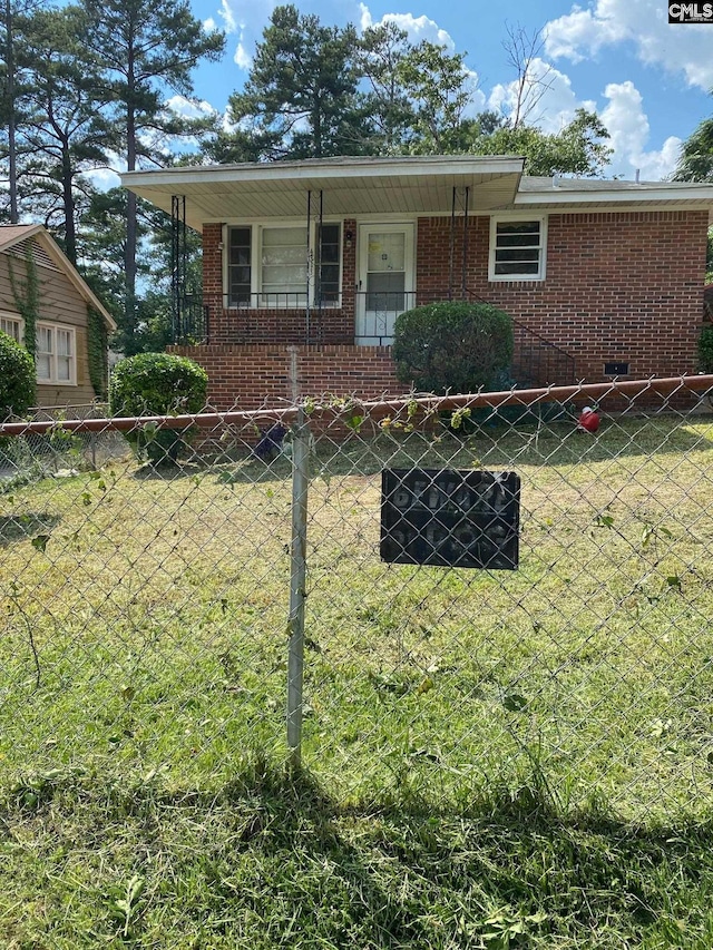 view of front of home with a front lawn