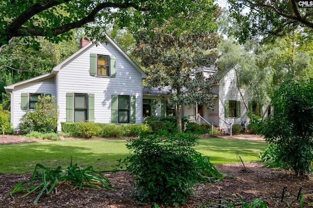 view of front facade featuring a front yard