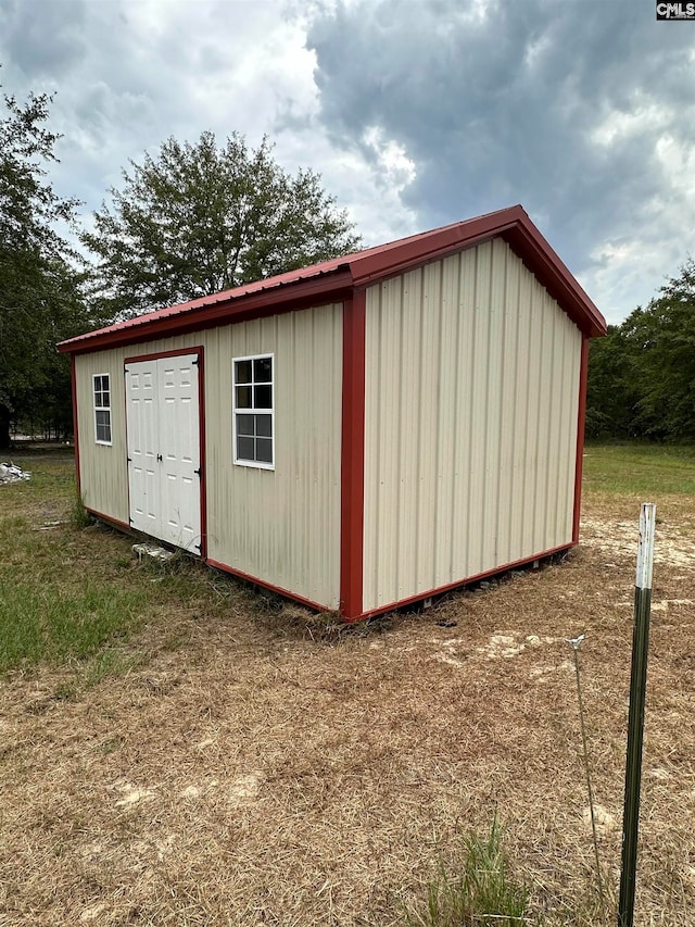 view of outbuilding