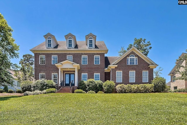 colonial home featuring a front lawn