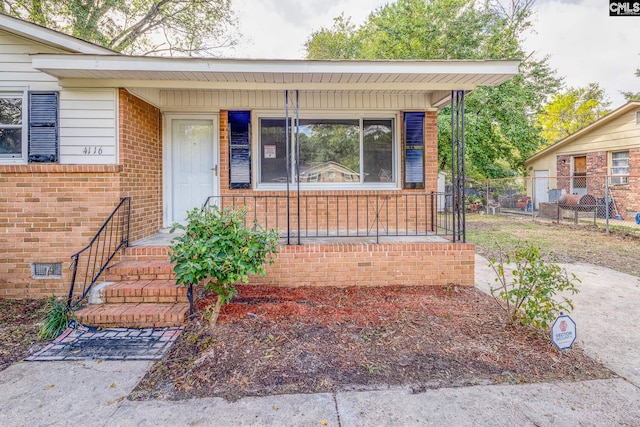 entrance to property featuring a porch