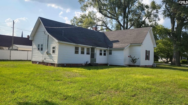 back of house featuring a lawn