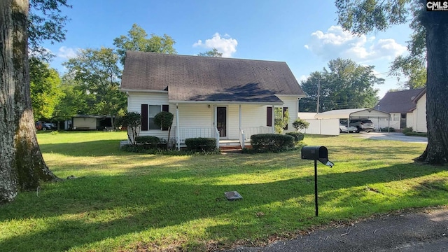 view of front of house featuring a front lawn