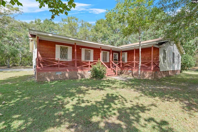 view of front of house featuring a front yard