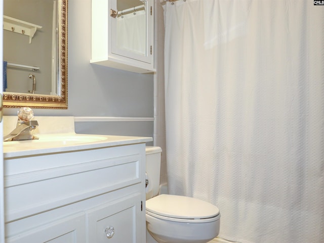 full bathroom featuring shower / tub combo, vanity, and toilet