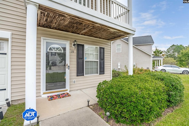 entrance to property with a balcony