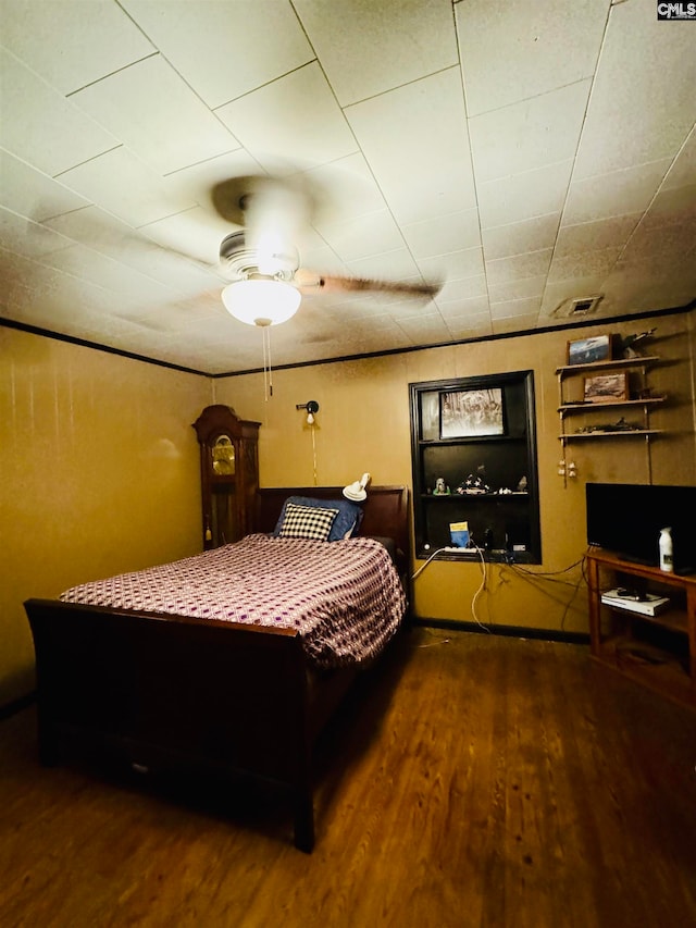 bedroom with ceiling fan and dark hardwood / wood-style floors