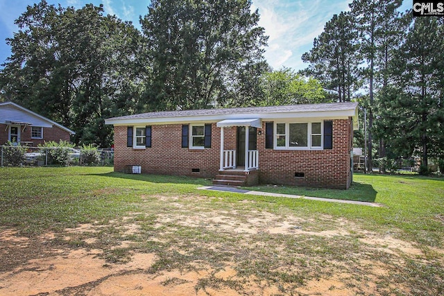 view of front facade featuring a front lawn