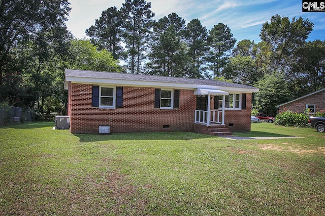 view of front facade with a front lawn