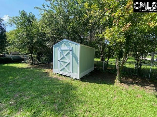 view of outdoor structure featuring a yard