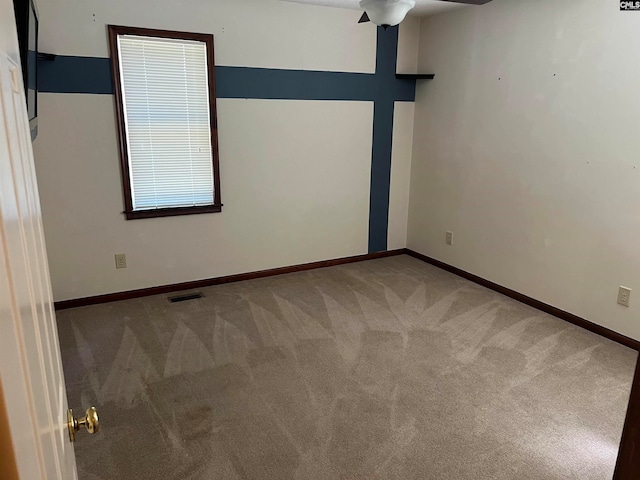 spare room with carpet and ceiling fan