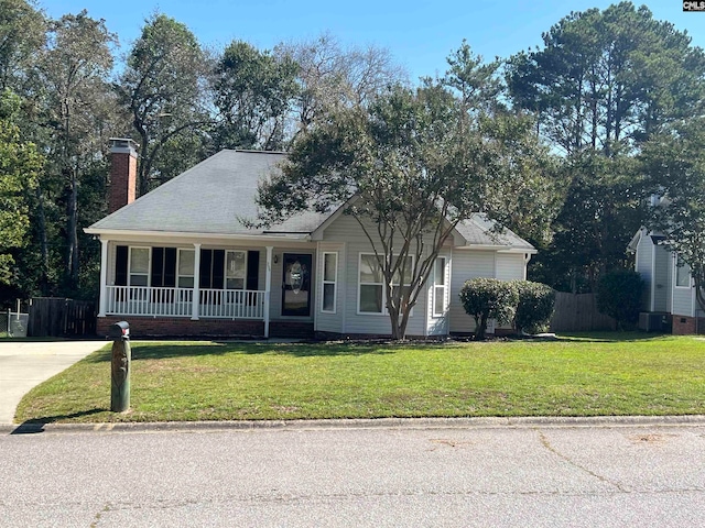 view of front facade featuring a front yard and a porch