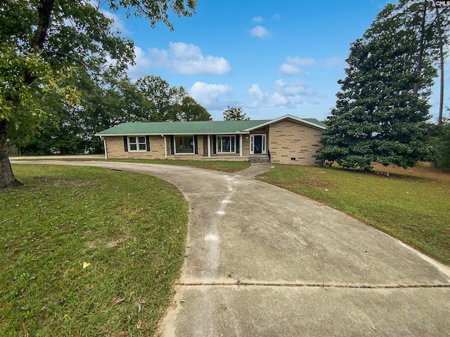 ranch-style home with a front lawn