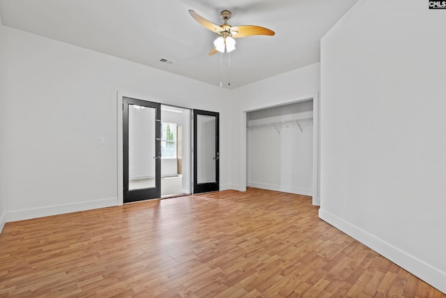 unfurnished bedroom featuring ceiling fan, light wood-type flooring, and a closet