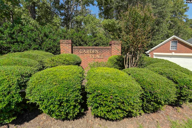 community / neighborhood sign featuring a garage