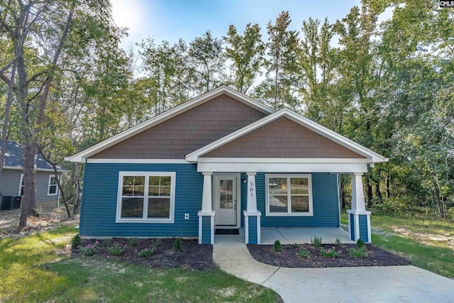 craftsman-style home with a porch