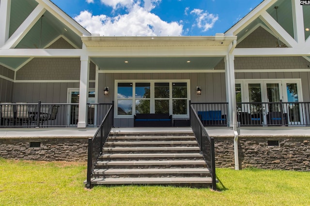 entrance to property featuring a porch