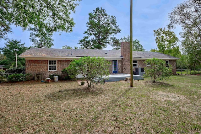 back of house featuring a lawn