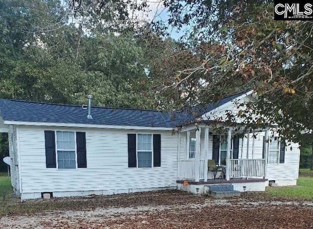 1518 Woodlawn Dr, Camden, SC 29020 - view of front facade featuring covered porch, crawl space, and roof with shingles
