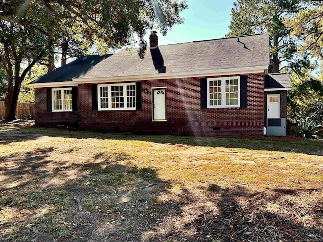 view of front facade with a front yard