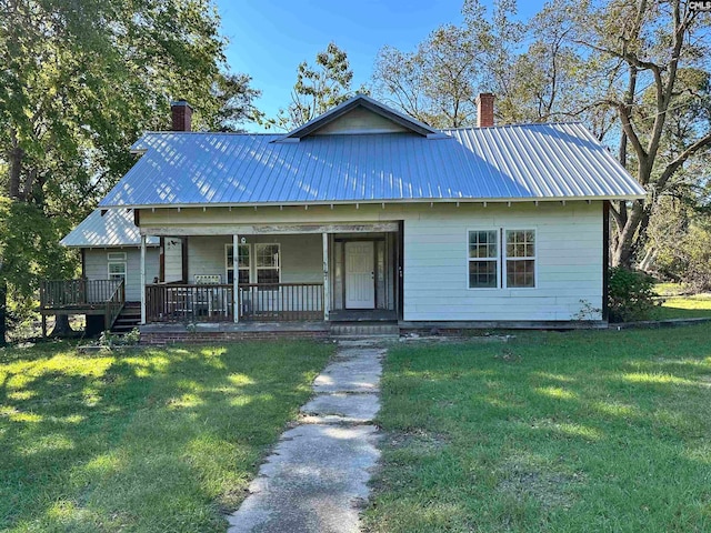 view of front of house with a front yard and covered porch