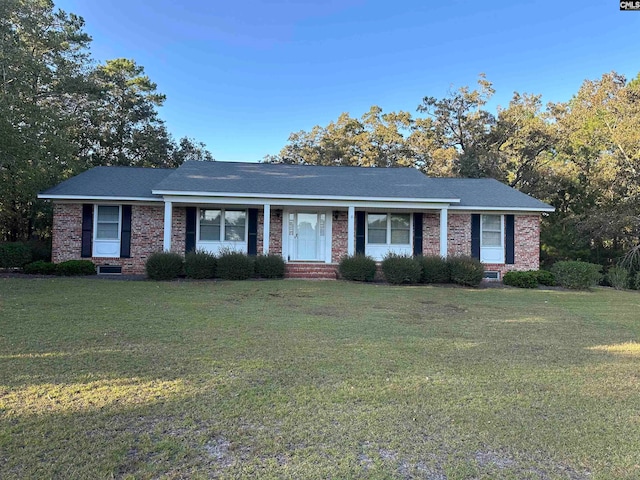 ranch-style home featuring a front lawn