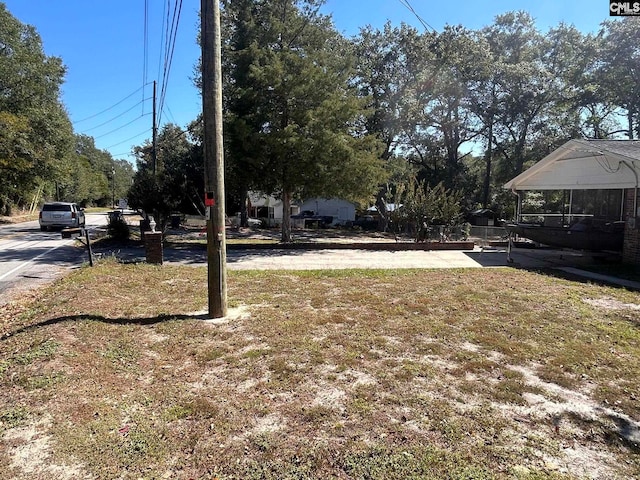 view of yard featuring a carport