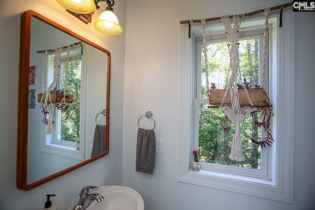 bathroom featuring sink