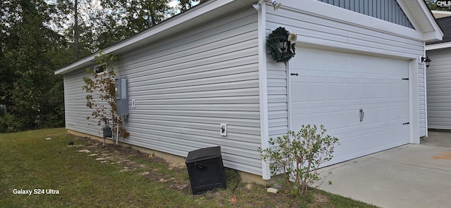 view of side of property featuring a garage