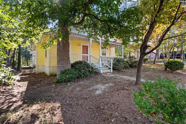 view of front of property featuring a porch