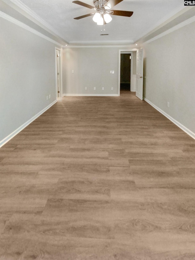 empty room featuring light hardwood / wood-style floors, ornamental molding, and ceiling fan