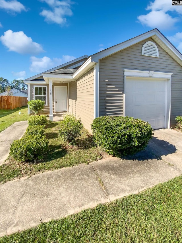 single story home featuring a garage