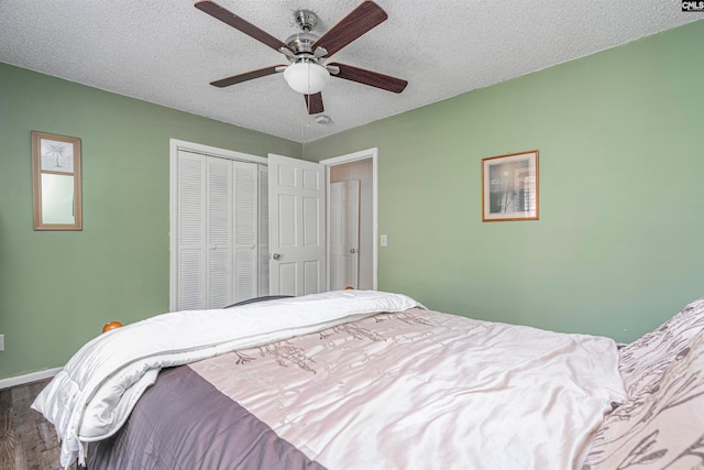 bedroom with a textured ceiling, a closet, ceiling fan, and hardwood / wood-style flooring