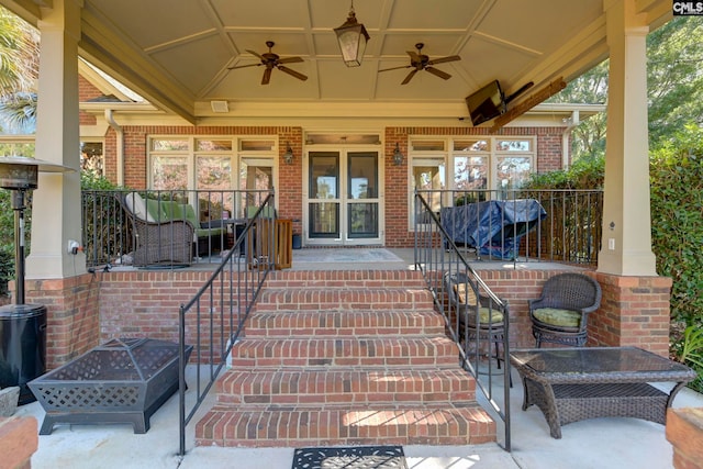 doorway to property with ceiling fan